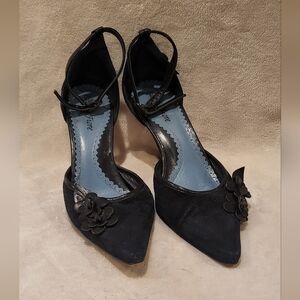 Isabella Fiore Elegant Black Women's Shoes with Floral Detail & Perforated Suede